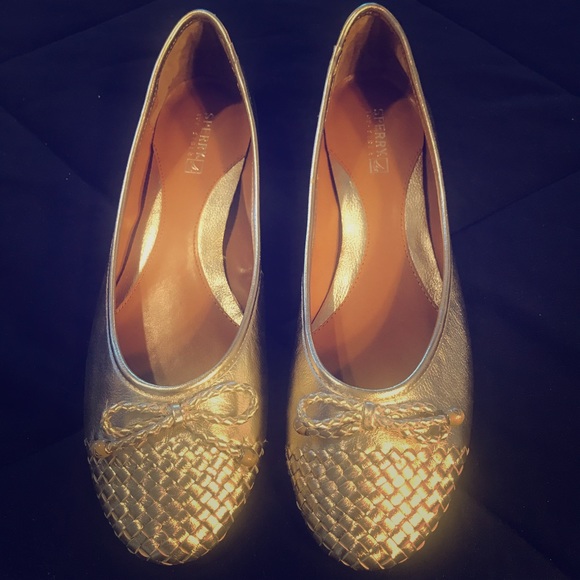 Gold Sperry Top Sider Women’s flats - Picture 1 of 6